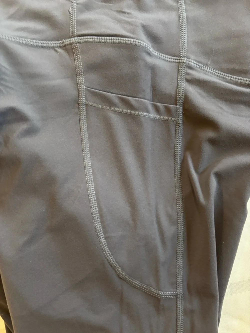 Halara Black High Waisted Scrunch Butt Leggings Pockets Size M Full Length P405 - Picture 6 of 7